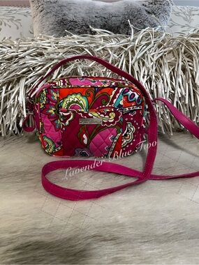 VERA BRADLEY Pink swirls 2014 Trimmed Becker Camera Bag Shoulder Crossbody Green